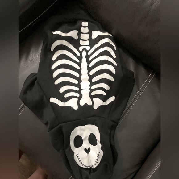 Dog skeleton hoodie! - Picture 1 of 6